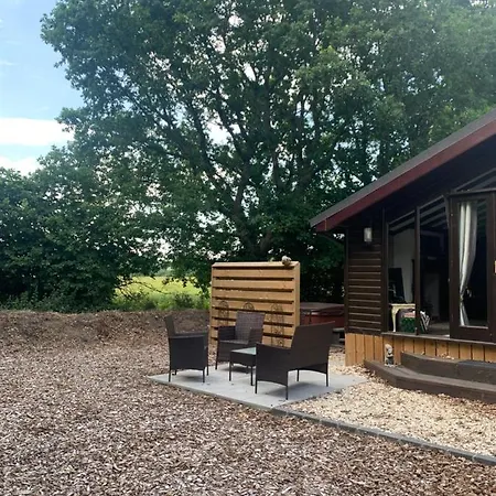 Apartment Squirrel At Owlet Hideaway - With Hot Tub, Near York