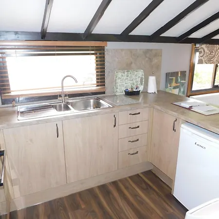 Apartment Squirrel At Owlet Hideaway - With Hot Tub, Near