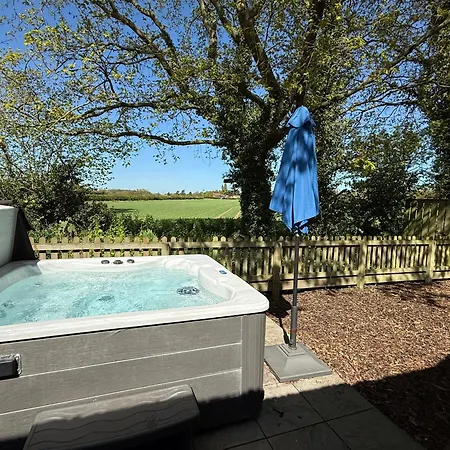 公寓 Squirrel At Owlet Hideaway - With Hot Tub, Near