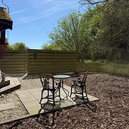 Squirrel At Owlet Hideaway - With Hot Tub, Near Apartmán York
