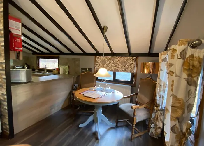 Squirrel At Owlet Hideaway - With Hot Tub, Near Appartement York