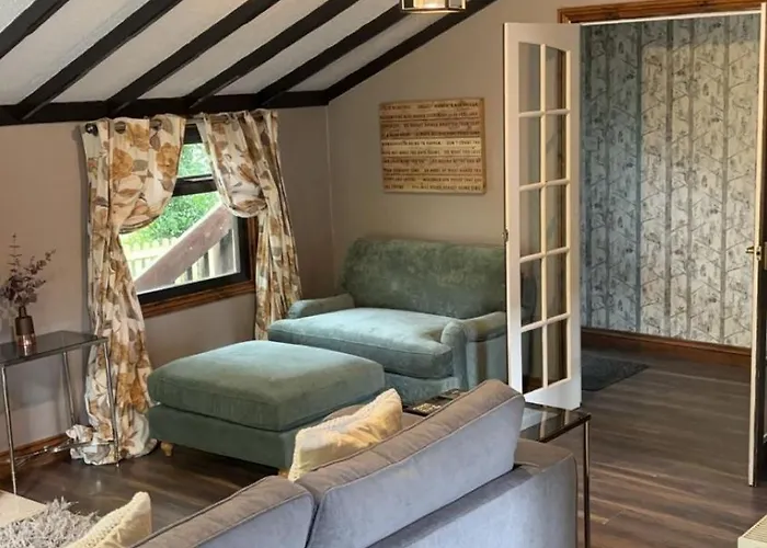 Squirrel At Owlet Hideaway - With Hot Tub, Near *