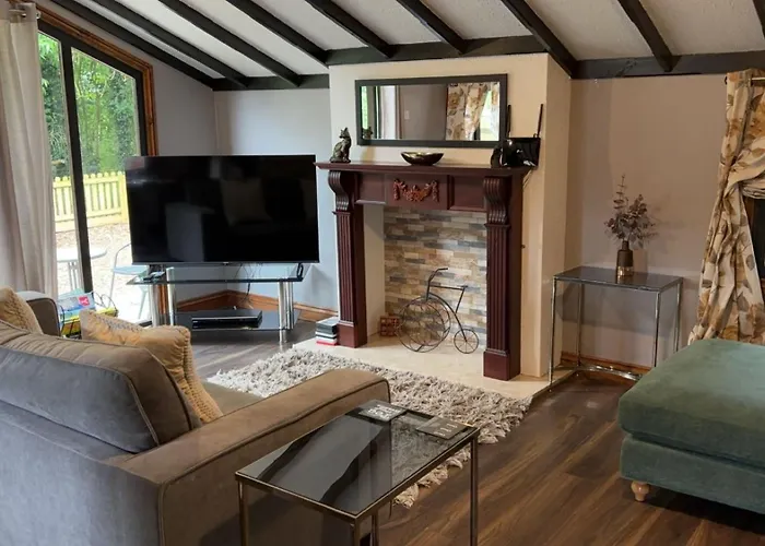 Squirrel At Owlet Hideaway - With Hot Tub, Near * York