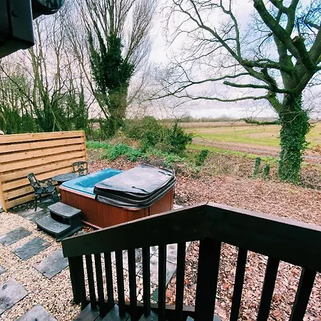 Squirrel At Owlet Hideaway - With Hot Tub, Near Appartement