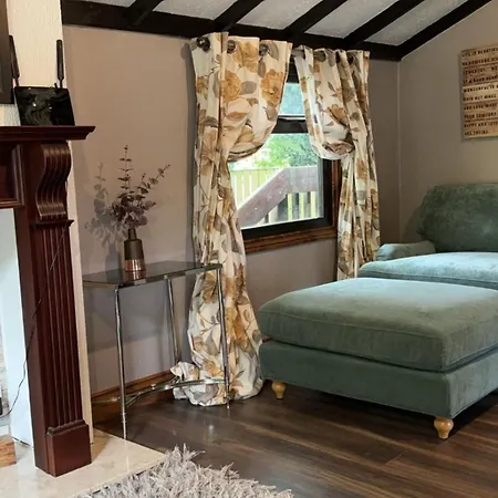 Squirrel At Owlet Hideaway - With Hot Tub, Near Apartament