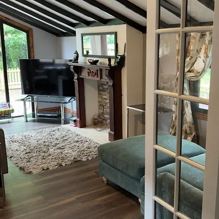 Squirrel At Owlet Hideaway - With Hot Tub, Near Apartament York