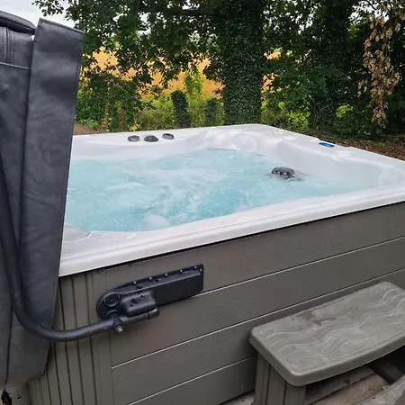 Daire Squirrel At Owlet Hideaway - With Hot Tub, Near York