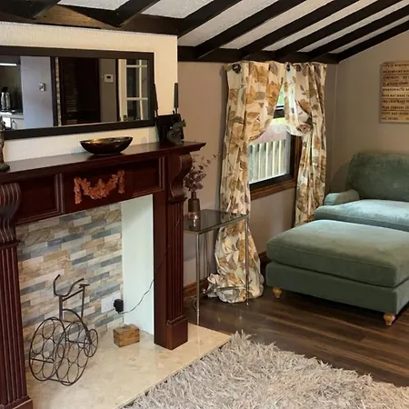 Squirrel At Owlet Hideaway - With Hot Tub, Near Appartement